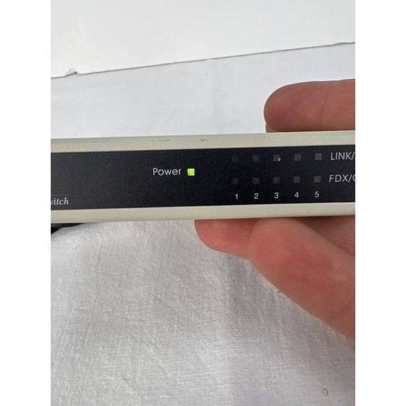 Unicom Micro Switch 5 Port 10/100 Base Switch - Picture 5 of 5